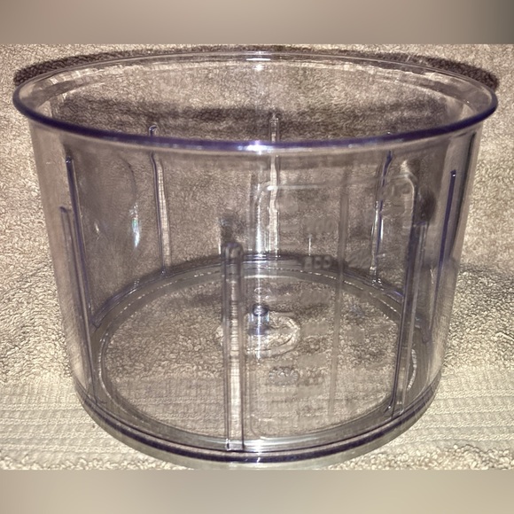 COPY 2 - PAMPERED CHEF MANUAL FOOD PROCESSOR REPLACEMENT 3 CUP BOWL INCLUDES LID - Picture 5 of 10